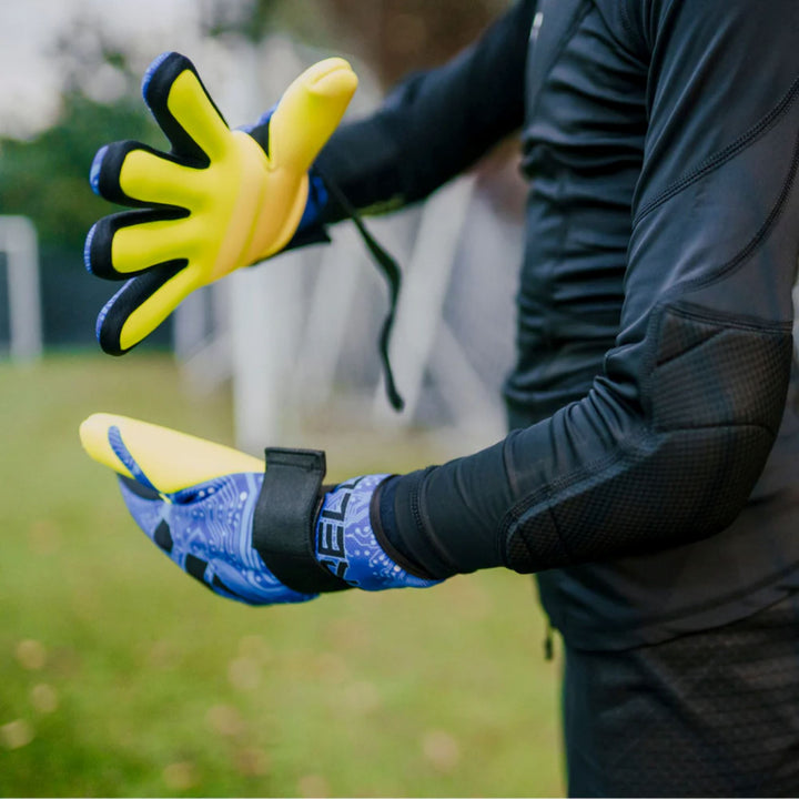 Challenger Youth GK Gloves by Storelli Red Circuit - ITASPORT